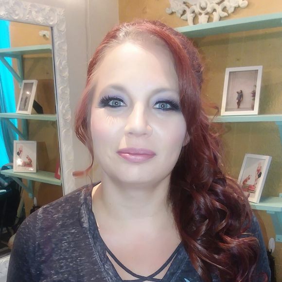 Meet your Posher, Cassandra - Picture 1 of 1